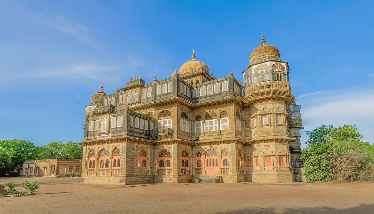 Signature Landmarks & Experiences